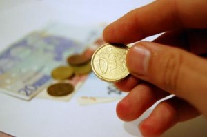 a-hand-holding-a-50-eurocent-coin